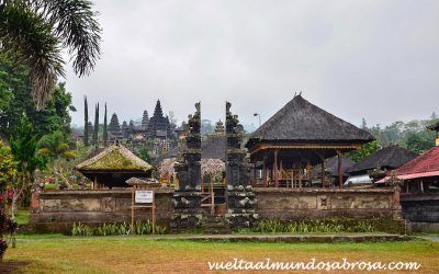 De templos espectaculares va la cosa (etapa 5, de Ubud a Padang Bali, 3 horas, 80 km)